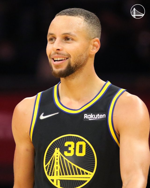 Curry stabilisce di nuovo il record